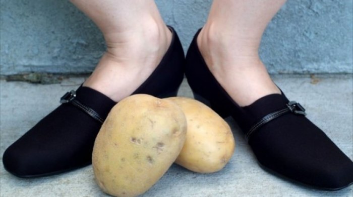 Вот почему засунуть чищеный картофель в обувь-отличная идея. Этот совет пригодится всем
